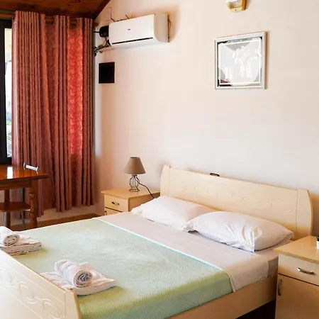 Vila Aliaj Beautiful For 2 With Air Conditioning Daire