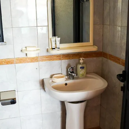 Vila Aliaj Beautiful For 2 With Air Conditioning